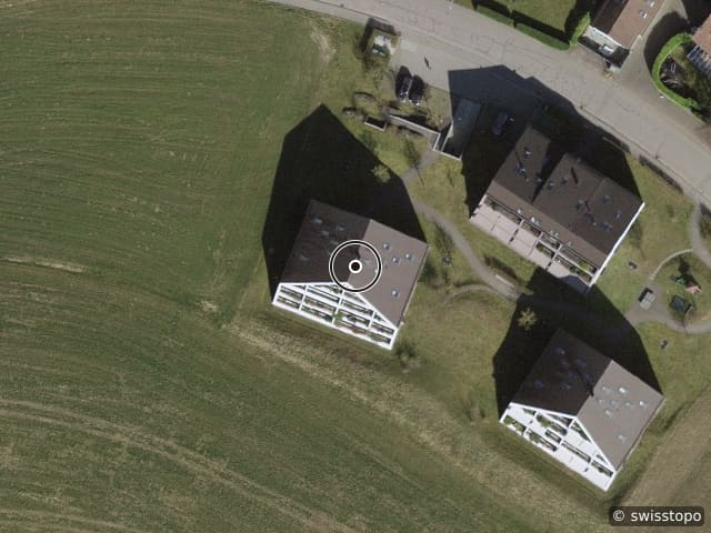 Luftbild der Lage – Murzlenstrasse 25, 8166 Niederweningen