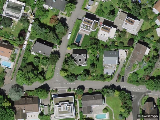 Luftbild Birkenstrasse 2, Die Gemeinde Oberwil vereint die Vorzüge des städtischen Lebens mit der Ruhe und