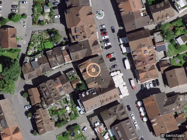 Luftbild Stadtstrasse 36, Der Raum liegt mitten im Städtli Sempach und der ÖV sowie diverse Einkaufsmöglic