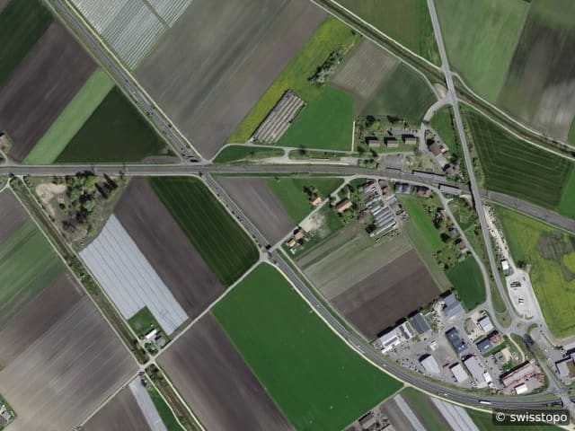 Luftbild der Lage – 3236 Gampelen