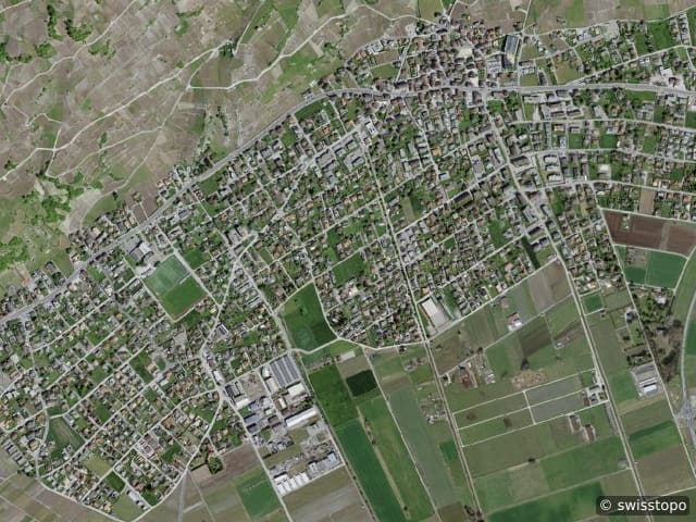 Luftbild der Lage – Vétroz