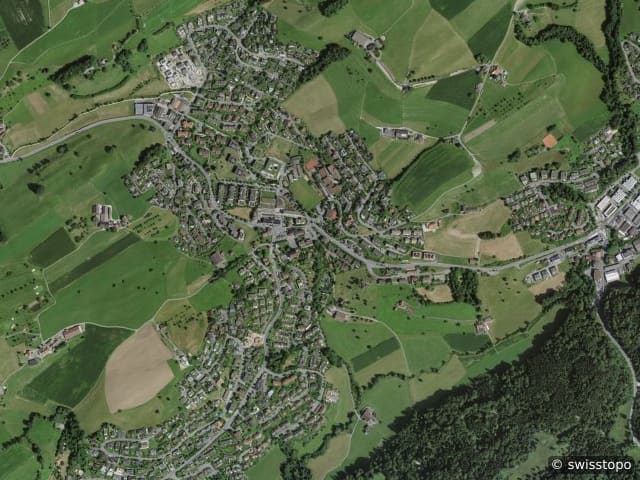 Vista aerea della posizione – Adligenswil