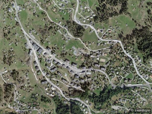 Luftbild route de la télécabine 30, La Tzoumaz