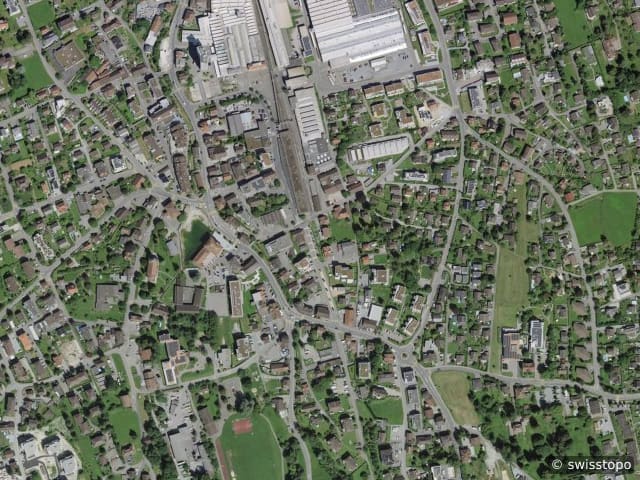 Luftbild Die Wohnung befindet sich in einem ruhigen Wohnquartier am Rand von Menziken und