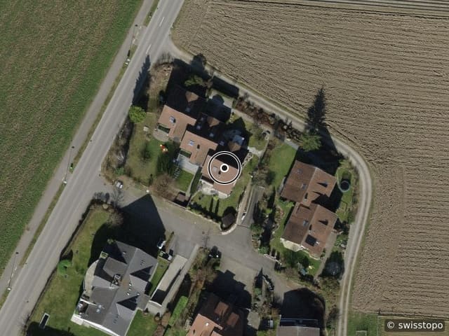 Luftbild der Lage – Mäsjuten 5, 8115 Hüttikon